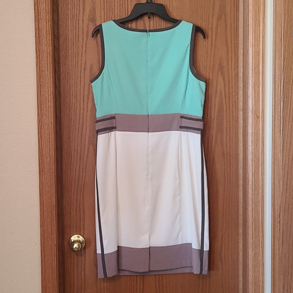 Dress - Picture 4 of 4